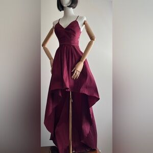 Size 1/2 burgundy high low, lace back detail, pockets, NWT, smoke-free, pet free